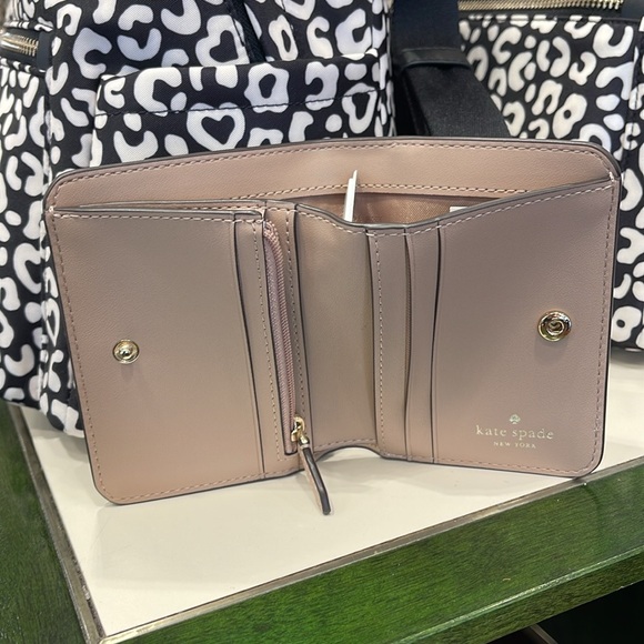 Kate Spade Madison Small Bifold Wallet
Meringue 
NWT - Picture 11 of 16